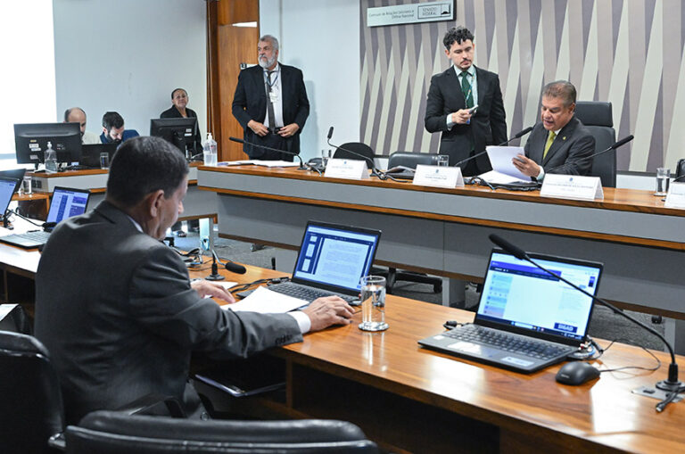 Tarifas dos EUA preocupam, afirma em nota Comissão de Relações Exteriores