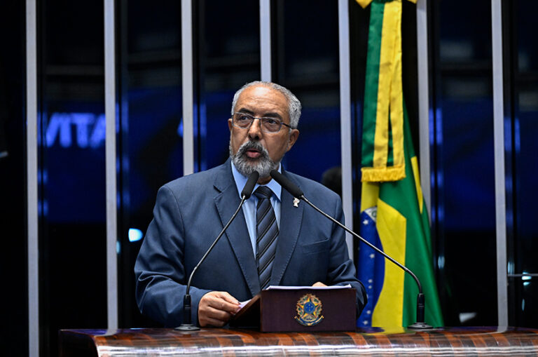Com fim do recesso, Paim diz esperar que PEC contra escala 6x1 seja votada