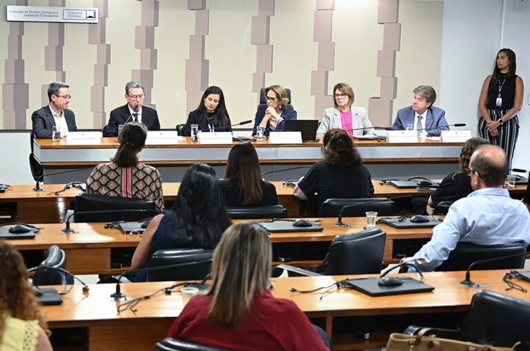 Debate aponta dificuldades em diagnóstico e tratamento para doença pulmonar rara