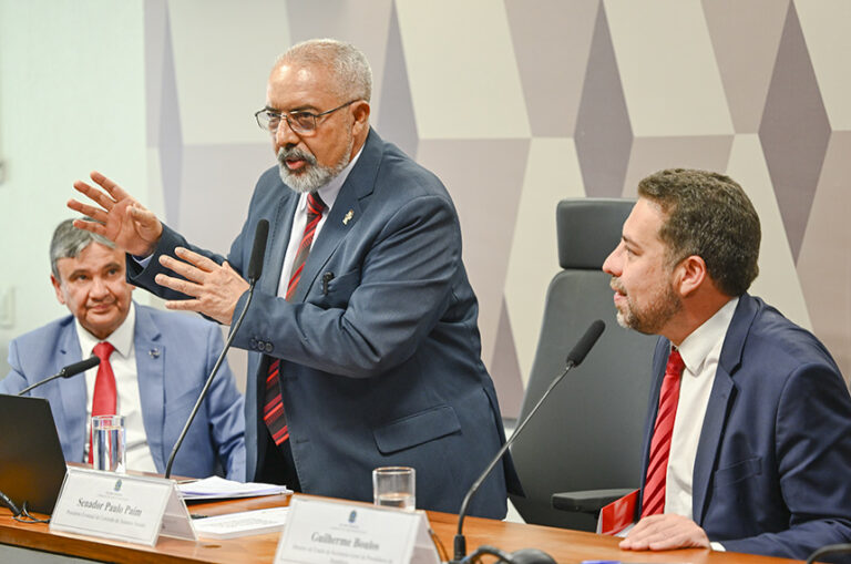 Ministros e especialistas apoiam fiscalização de políticas sociais do governo